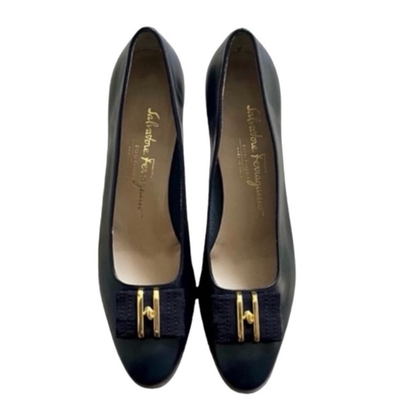 Salvatore Ferragamo Navy Blue Vara Bow Leather Heels Size 8AA - Picture 1 of 10